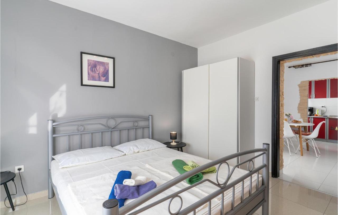 Cozy Apartment In Krk With Kitchen 크르크 외부 사진