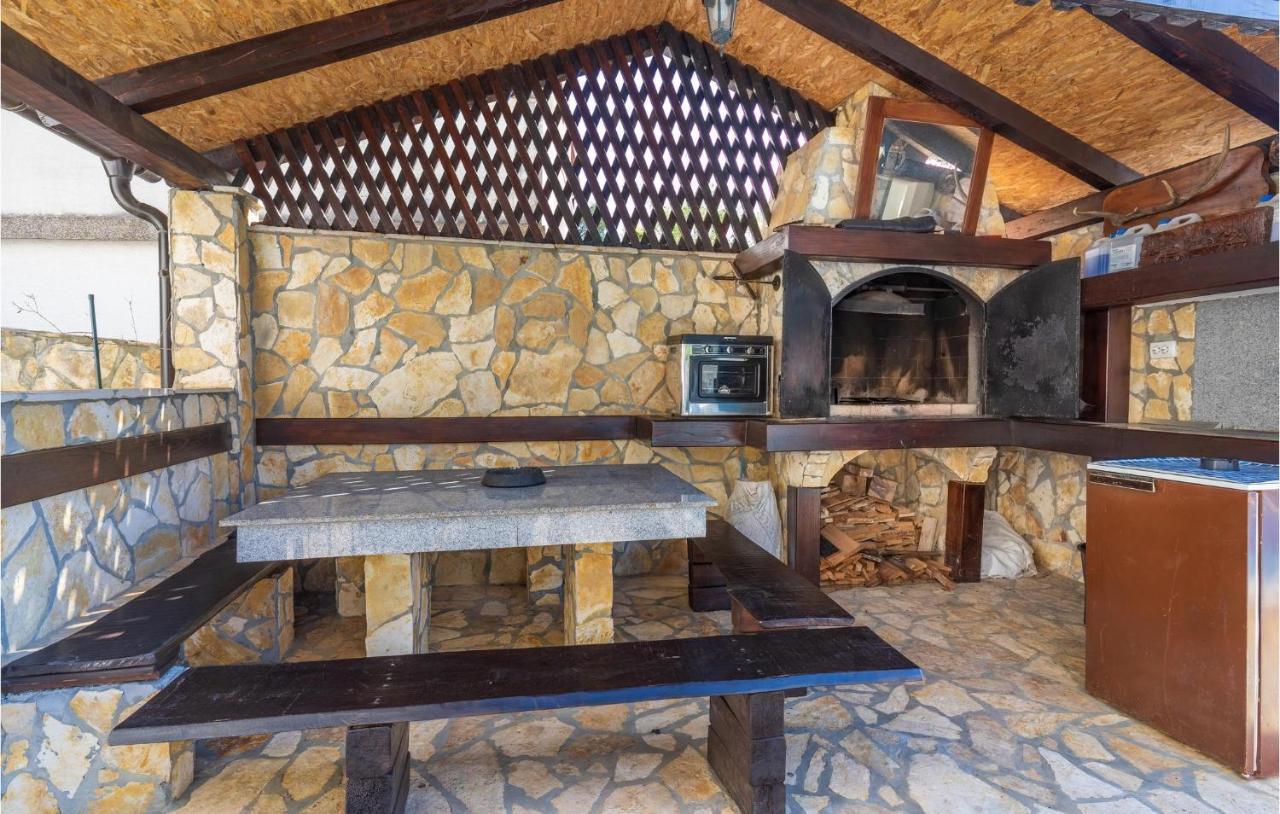 Cozy Apartment In Krk With Kitchen 크르크 외부 사진